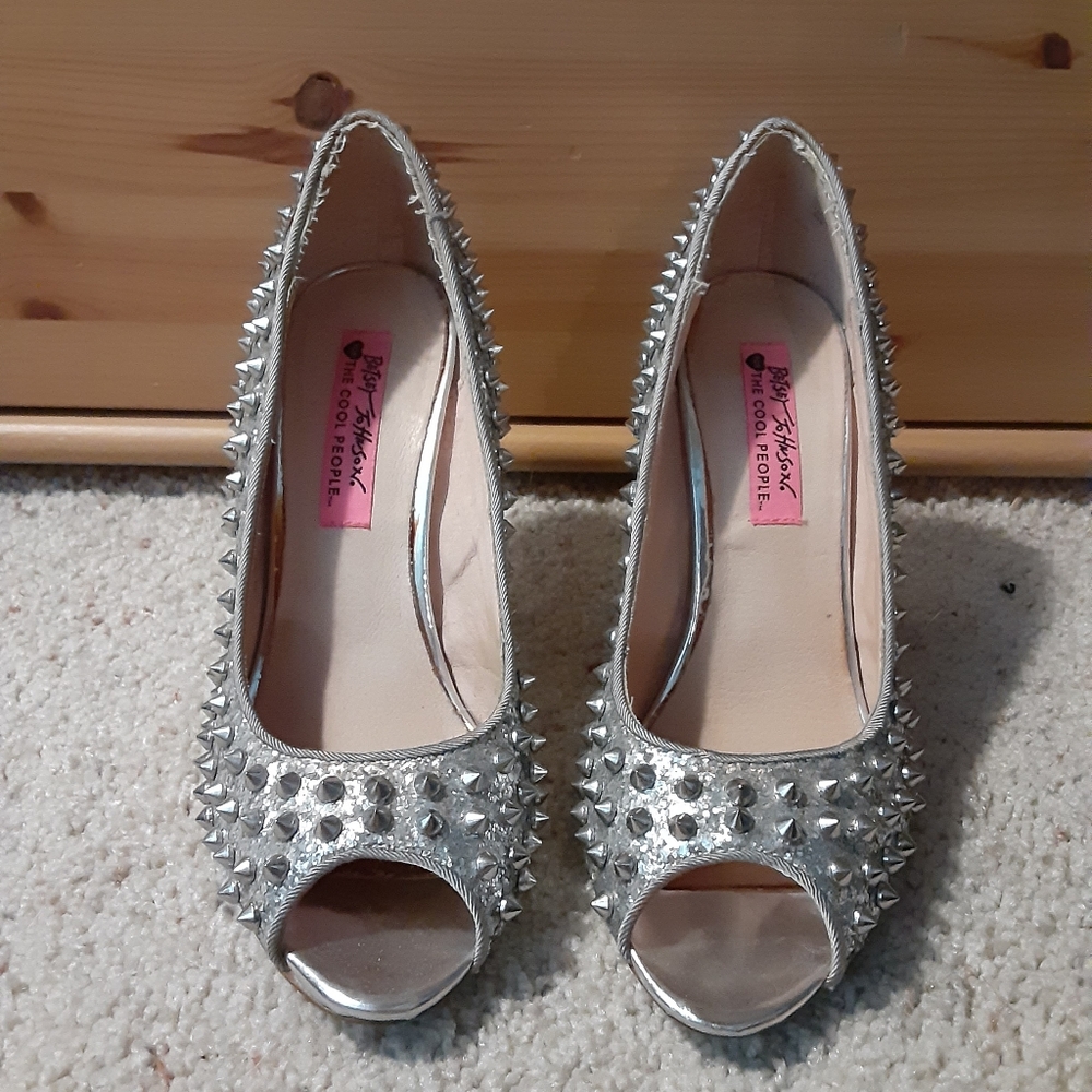 Betsey Johnson Silver Glitter Spiked Open Toe Heels Size 7.5